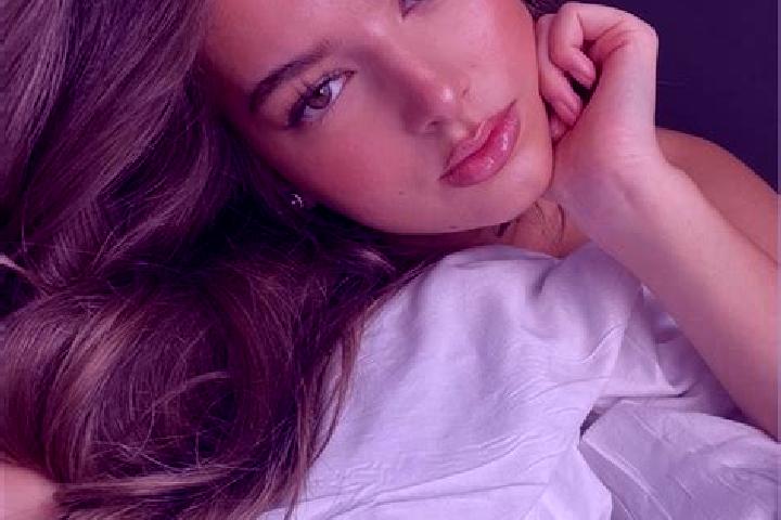 Sage, 32, a brunette hazel-eyed caucasian companion based in Nowa Wies Wielka. Offering OWO, Erotic Massage, Massage. Available for incall and outcall, day a...