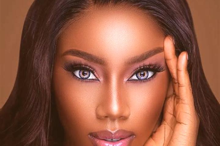 Sage, 32, a chestnut blue-eyed ebony companion based in Minduri. Offering Fetish, Couples. Available for incall and outcall, overnight bookings available.