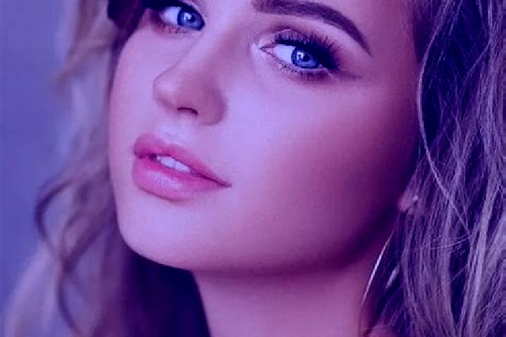 Sage, 32, a dark blonde blue-eyed middle eastern companion based in Borgaon. Offering Party Girl, Erotic Massage, Deep French Kissing, Striptease, Duos. Avai...