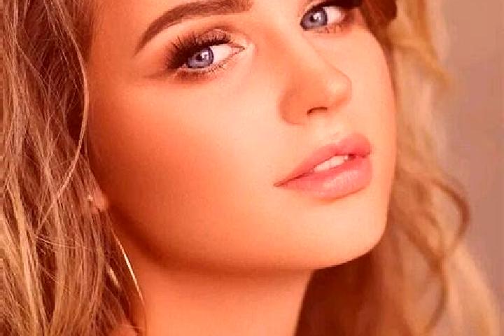 Sage, 32, a dark blonde blue-eyed slavic companion based in Lenartov. Offering Party Girl, Fetish. Available for incall and outcall, day and evening dates.
