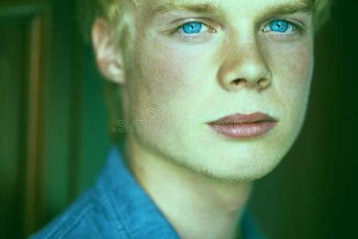 Sage, 33, a blonde blue-eyed caucasian companion based in Vrato. Offering Massage, Dinner Date, Striptease. Available for incall and outcall, day and evening...