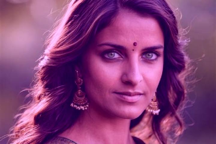 Sage, 33, a brunette green-eyed indian companion based in Lalsingi. Offering Massage, Duos, Domination. Available for incall and outcall, day and evening dates.