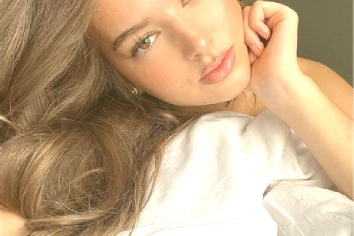Sage, 33, a chestnut hazel-eyed latina companion based in Elche de la Sierra. Offering Massage, Fetish, Tantra. Available for incall and outcall, overnight b...