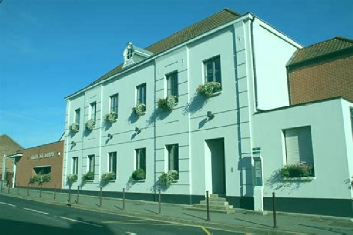 Sage, 33 — Escort in Templeuve-en-Pevele, France