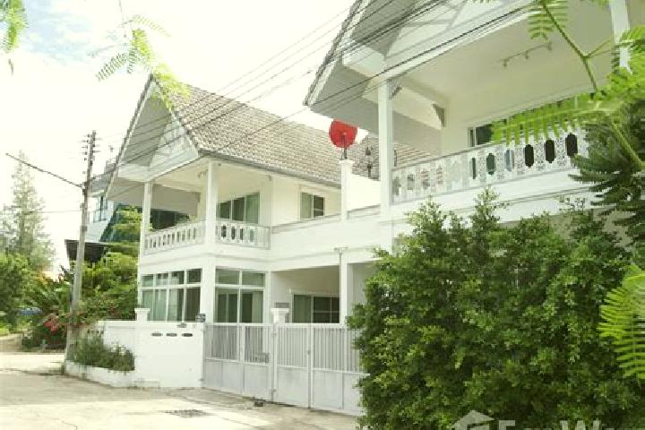 Sage, 36 — Escort in Na Kae, Thailand