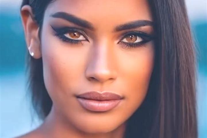 Sage, 37, a red dark-eyed latina companion based in Chinderah. Offering Travel Companion, Tantra. Available for incall and outcall, day and evening dates.