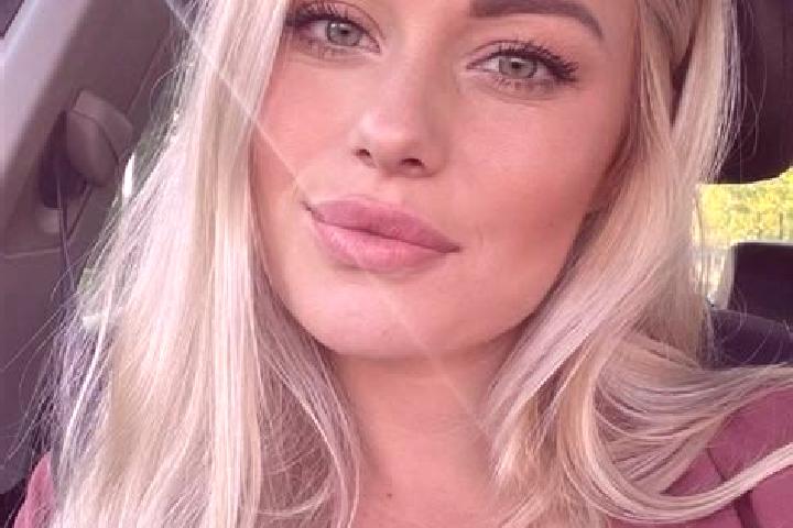 Sage, 38, a blonde hazel-eyed slavic companion based in Plescuta. Offering OWO, Domination, CIM, Striptease, Massage. Available for incall and outcall, overn...