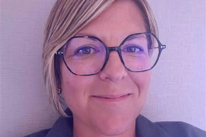 Sage, 38 — Escort in Fontenay-les-Briis, France
