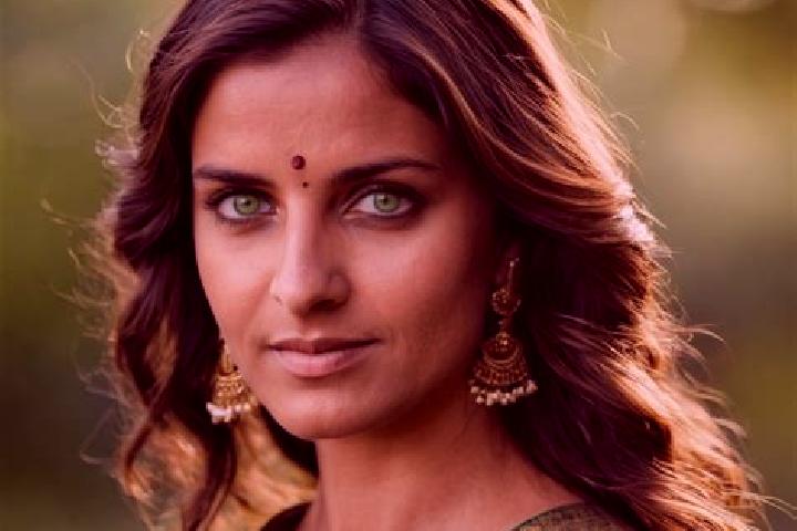 Sage, 39, a brunette green-eyed indian companion based in Kangyang. Offering Tantra, Duos, Girlfriend Experience, Party Girl, Couples. Available for incall a...