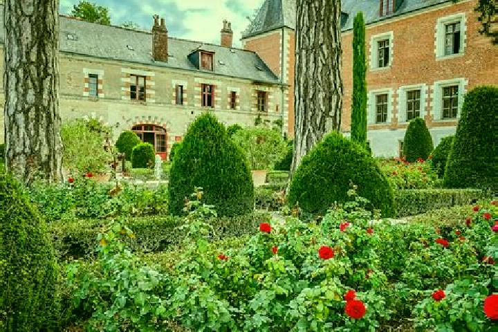 Sage, 39 — Escort in Chigny-les-Roses, France