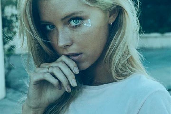 Scarlett, 20, a blonde blue-eyed caucasian companion based in Houkou. Offering CIM, Travel Companion, Domination, Striptease, Dinner Date. Available for inca...
