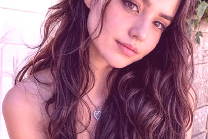 Scarlett, 20, a brunette hazel-eyed caribbean companion based in Diezma. Offering Roleplay, Prostate Massage, OWO, Erotic Massage. Available for incall and o...