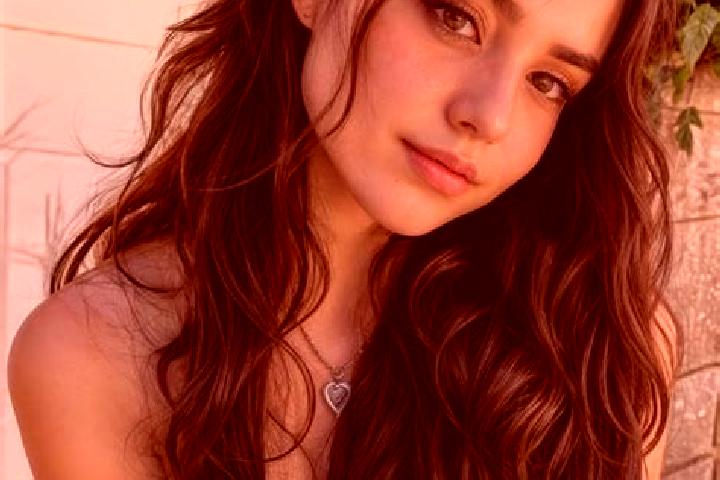 Scarlett, 20, a brunette hazel-eyed caucasian companion based in La Vaupaliere. Offering BDSM, GFE, Striptease, Roleplay, Duos. Available for incall and outc...