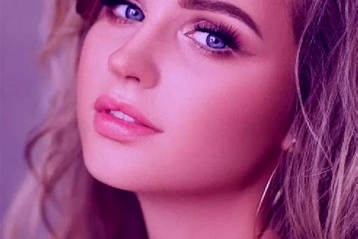 Scarlett, 20, a dark blonde blue-eyed ebony companion based in Al Haqlaniyah. Offering A-Level, Massage, GFE. Available for incall and outcall, day and eveni...