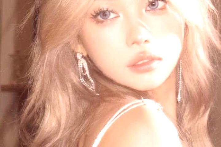 Scarlett, 20, a platinum blonde brown-eyed asian companion based in Nospal. Offering OWO, Party Girl, Overnight. Available for incall and outcall, day and ev...