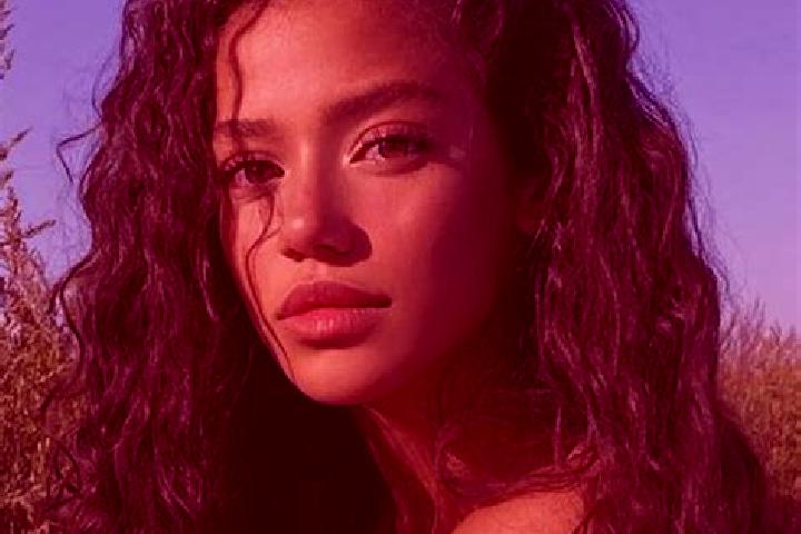 Scarlett, 21, a black grey-eyed latina companion based in Chaohu. Offering Erotic Massage, A-Level, Party Girl, Travel Companion. Available for incall and ou...