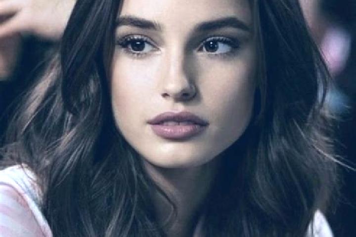 Scarlett, 21, a brunette brown-eyed mixed companion based in Kezilei. Offering GFE, 69, BDSM, Prostate Massage. Available for incall and outcall, overnight b...