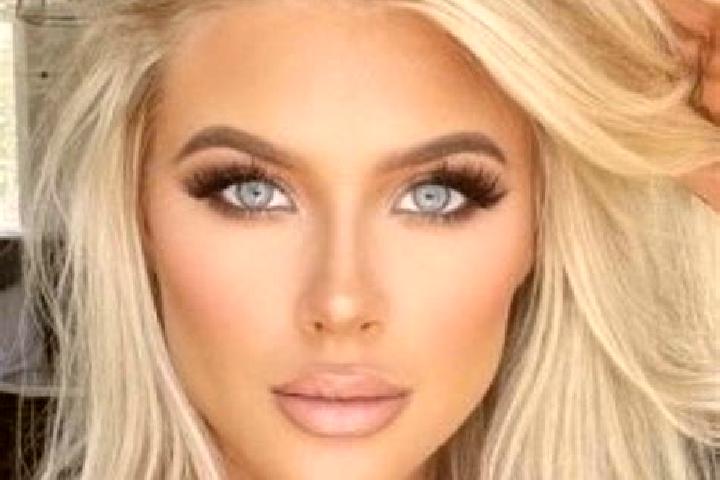 Scarlett, 21, a platinum blonde green-eyed european companion based in Santombe. Offering Tantra, Prostate Massage, Deep French Kissing, Couples. Available f...