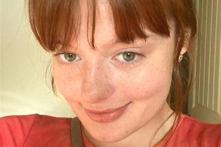 Scarlett, 21, a red dark-eyed ebony companion based in Banneu. Offering Dinner Date, Girlfriend Experience, Overnight, Fetish. Available for incall and outca...