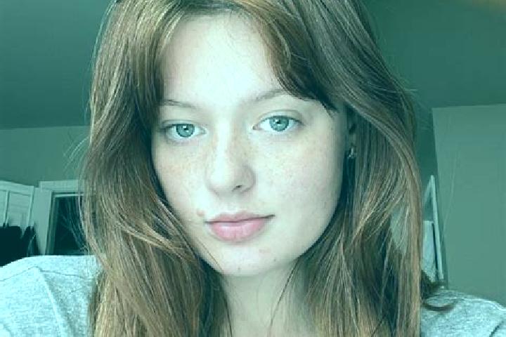 Scarlett, 21, a red dark-eyed ebony companion based in Leninskoye. Offering CIM, Travel Companion, OWO. Available for incall and outcall, day and evening dates.