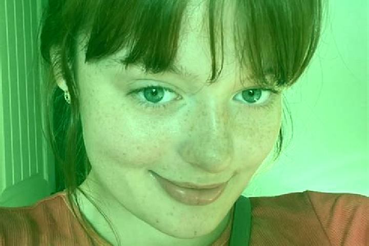 Scarlett, 21, a red grey-eyed indian companion based in Barcial del Barco. Offering BDSM, Striptease, Fetish. Available for incall and outcall, overnight boo...