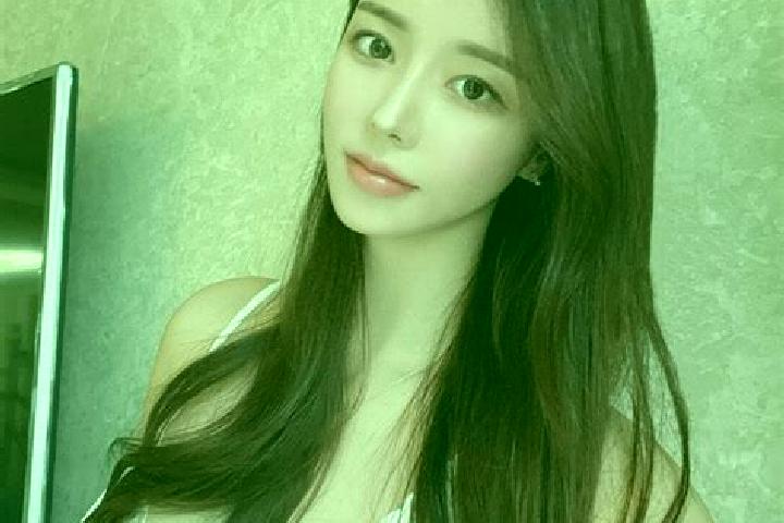 Scarlett, 21 — Escort in Laowobao, China