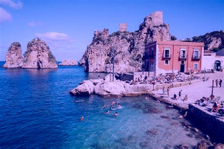 Scarlett, 21 — Escort in Tonnara di Bonagia, Italy