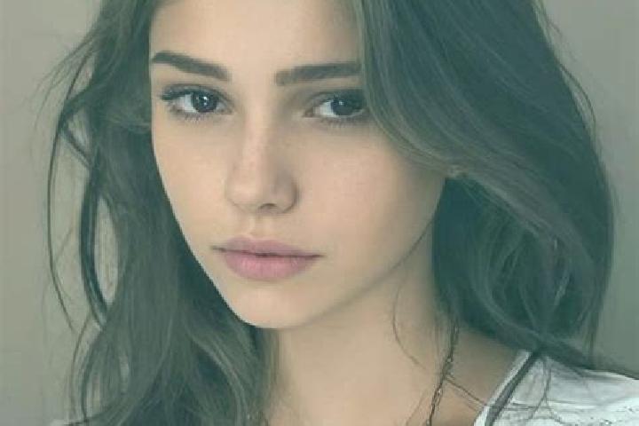 Scarlett, 22, a chestnut dark-eyed slavic companion based in Narovlya. Offering GFE, Massage, Striptease. Available for incall and outcall, day and evening d...