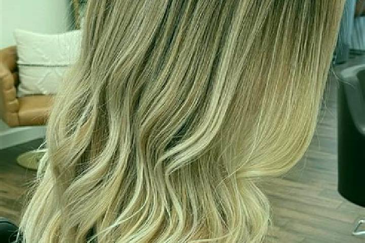 Scarlett, 22, a dark blonde dark-eyed mediterranean companion based in Glen Eden. Offering Erotic Massage, Deep French Kissing, Dinner Date. Available for in...