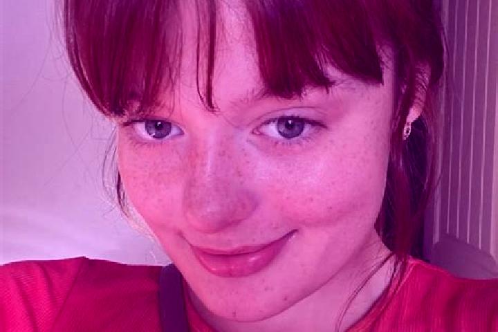 Scarlett, 22, a red grey-eyed mixed companion based in Dibis. Offering Erotic Massage, Deep French Kissing, 69. Available for incall and outcall, day and eve...