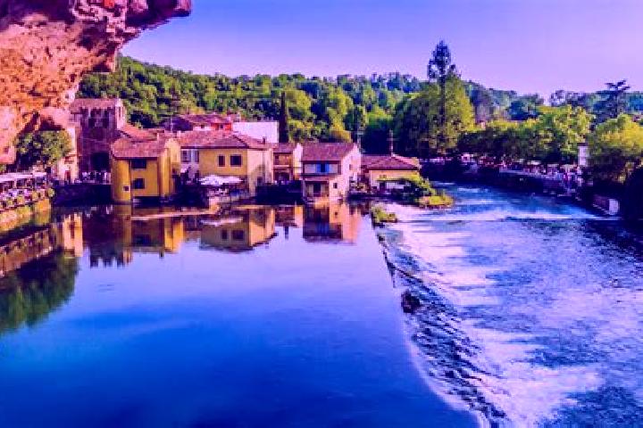 Scarlett, 22 — Escort in Borghetto di Vara, Italy