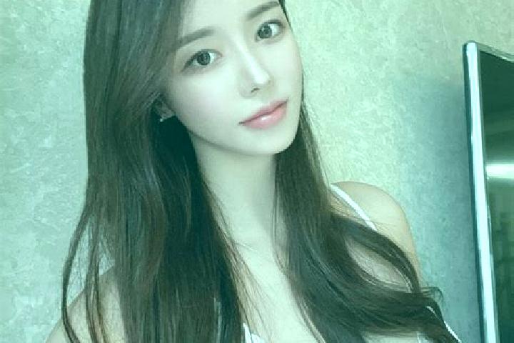Scarlett, 22 — Escort in Haikoudajie, China