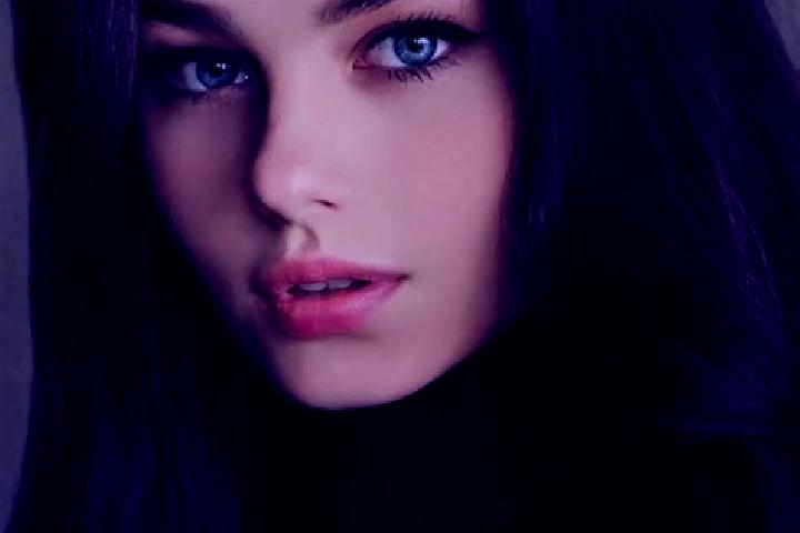 Scarlett, 23, a brunette grey-eyed caucasian companion based in Vytina. Offering Deep French Kissing, Erotic Massage, Travel Companion, BDSM, Striptease. Ava...