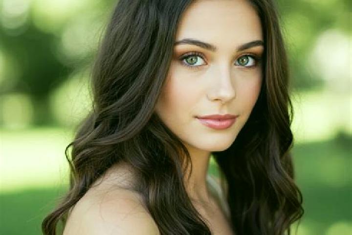 Scarlett, 23, a brunette hazel-eyed caucasian companion based in Aleksandrow. Offering Couples, Duos, Erotic Massage. Available for incall and outcall, overn...