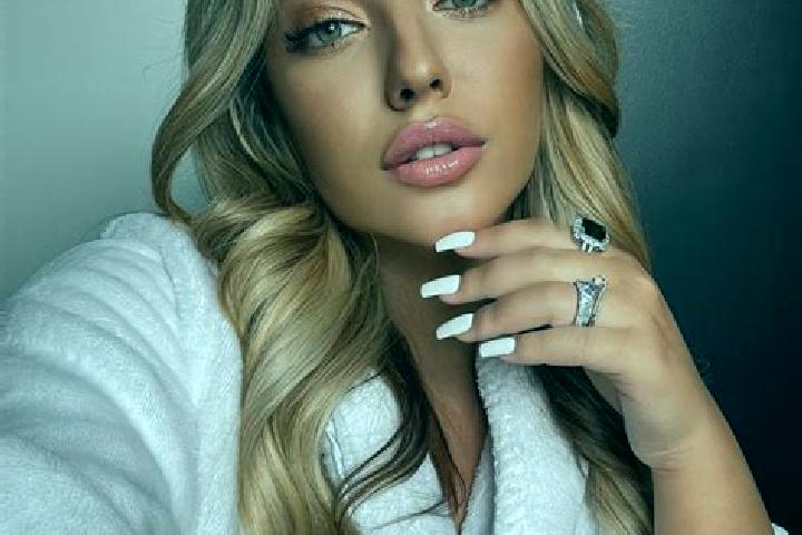 Scarlett, 23 — Escort in Miedzno, Poland