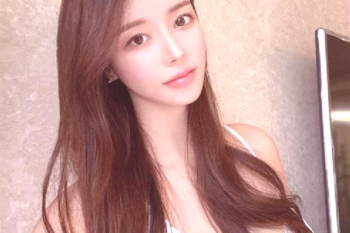 Scarlett, 23 — Escort in Qingshuitang, China