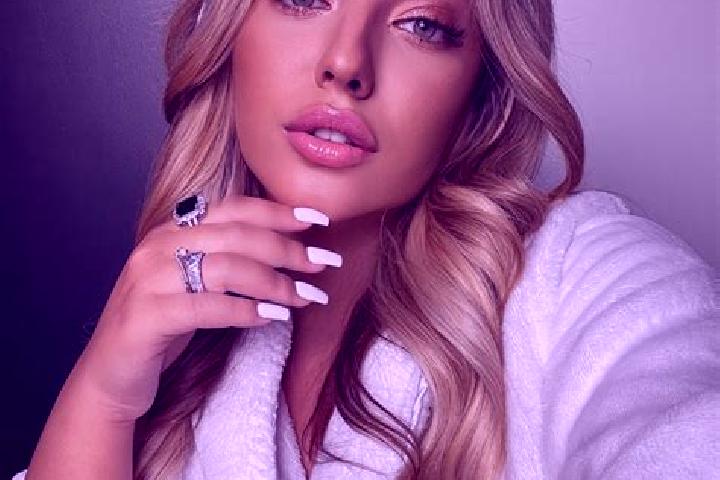 Scarlett, 23 — Escort in Shevlyakovo, Russia