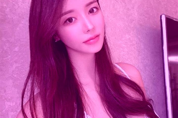 Scarlett, 23 — Escort in Tanbuqiao, China
