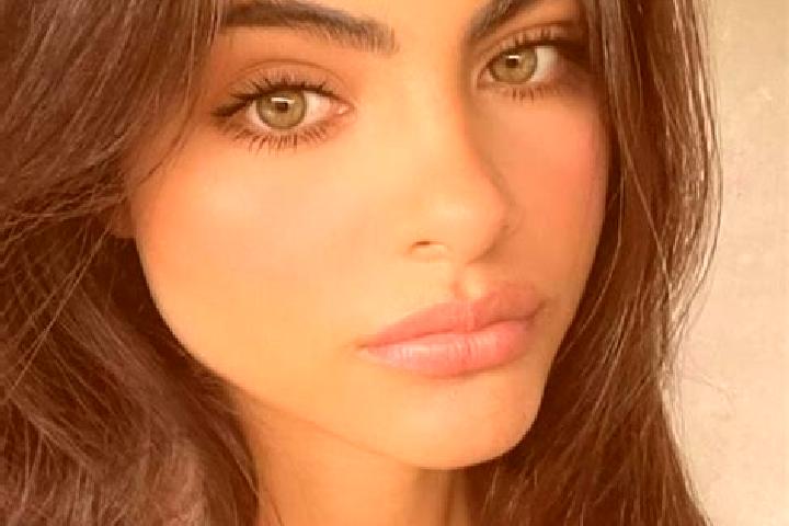 Scarlett, 24, a dark blonde brown-eyed indian companion based in Celenza sul Trigno. Offering A-Level, 69, Tantra. Available for incall and outcall, overnigh...