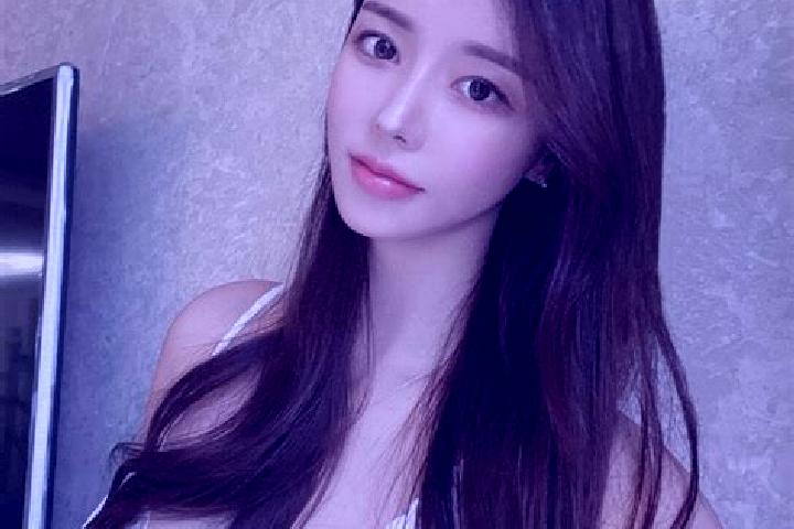 Scarlett, 24 — Escort in Shakhan, Kazakhstan