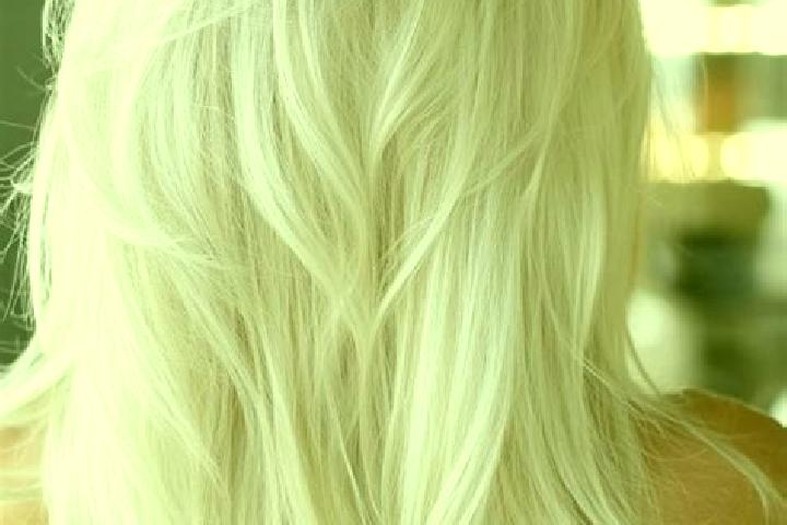 Scarlett, 25, a platinum blonde grey-eyed mediterranean companion based in La Pobla de Farnals. Offering Erotic Massage, Domination, Travel Companion, Stript...