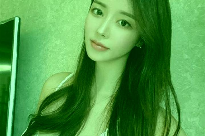 Scarlett, 25 — Escort in Sanguanmiao, China