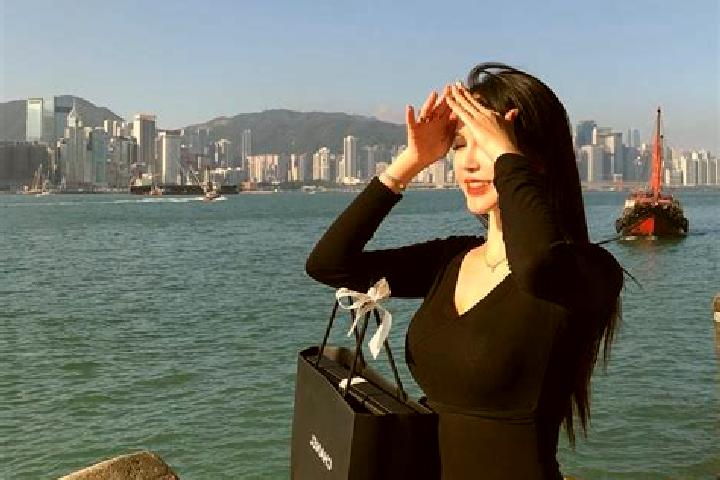 Scarlett, 26, a black grey-eyed caribbean companion based in Guangkuotiandi. Offering BDSM, Duos, Girlfriend Experience. Available for incall and outcall, da...