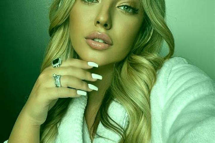 Scarlett, 26, a blonde grey-eyed latina companion based in La Floresta. Offering OWO, Massage, Girlfriend Experience. Available for incall and outcall, overn...