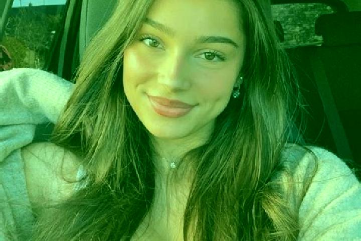 Scarlett, 26, a brunette blue-eyed indian companion based in Champdore. Offering Girlfriend Experience, Overnight, Striptease, Tantra, Duos. Available for in...