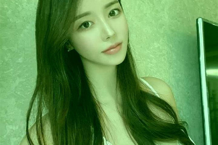 Scarlett, 26 — Escort in Sanhui, China
