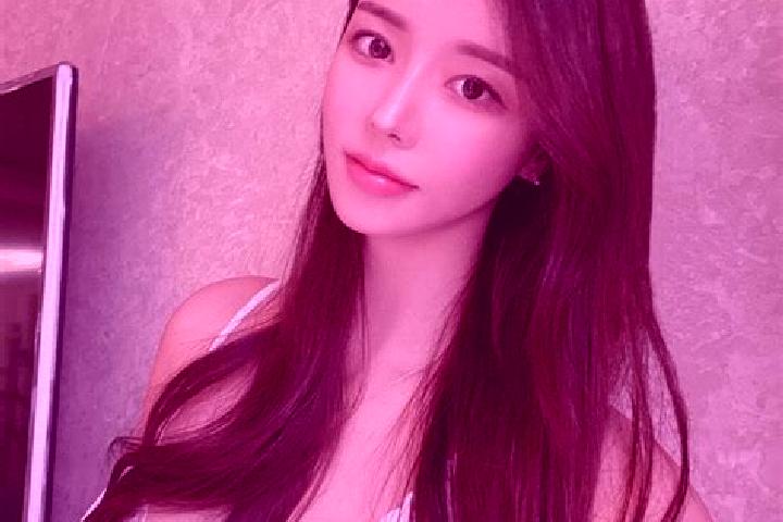 Scarlett, 26 — Escort in Shijiao, China