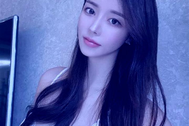Scarlett, 27 — Escort in Luofang, China