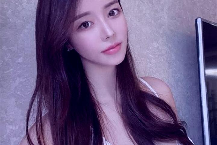 Scarlett, 27 — Escort in Rogda, China