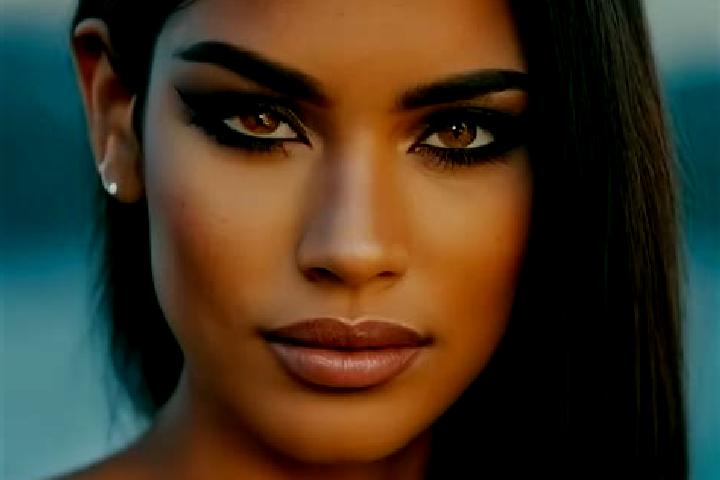 Scarlett, 28, a black green-eyed latina companion based in Baka. Offering Erotic Massage, BDSM, Girlfriend Experience, Overnight, Party Girl. Available for i...